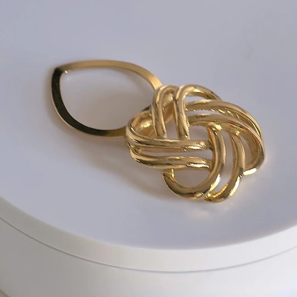 Estate Lieba USA Gold Plated Knot Fur Clip | Sweater/Scarf Clip Brooch GUC